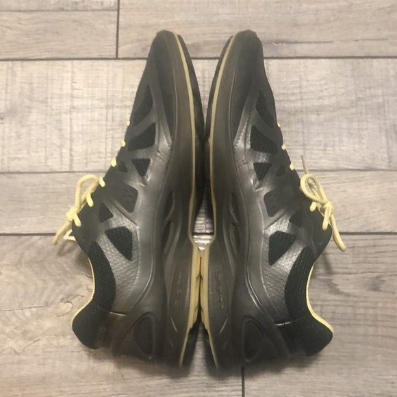 Ecco Biom performance comfort lace up athletic tennis shoes in black and yellow - Picture 2 of 9